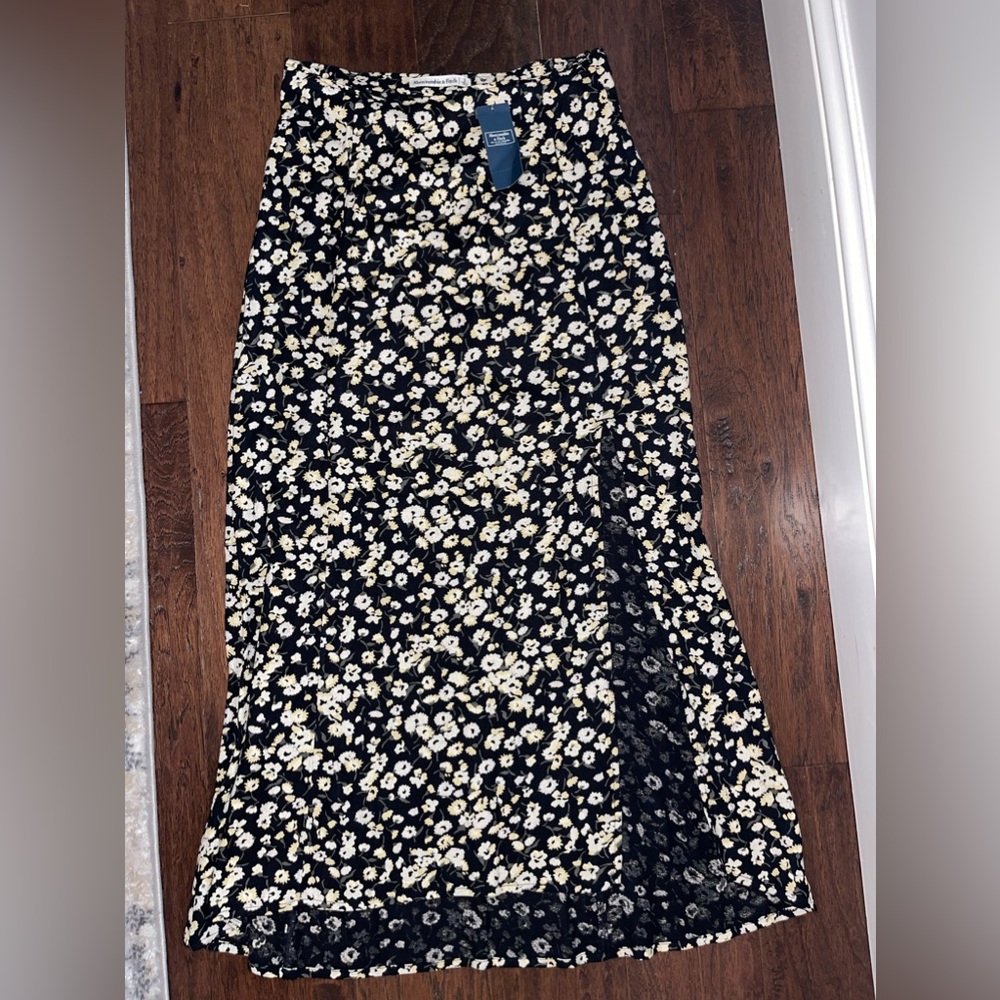 Abercrombie & Fitch long floral skirt NWT